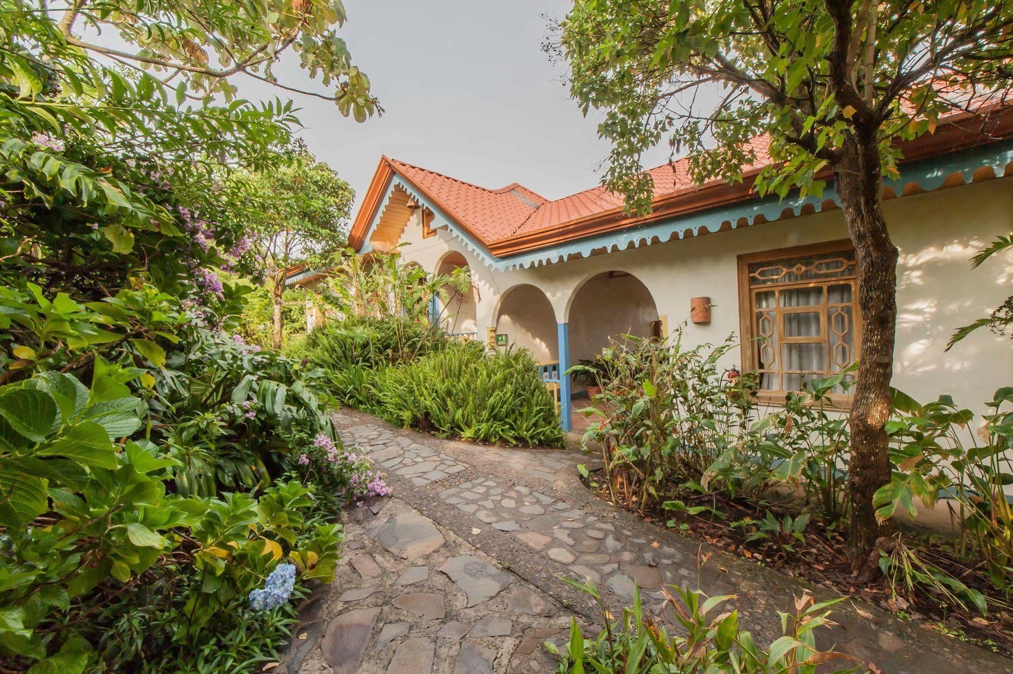 Hotel Claro De Luna Monteverde Exteriör bild